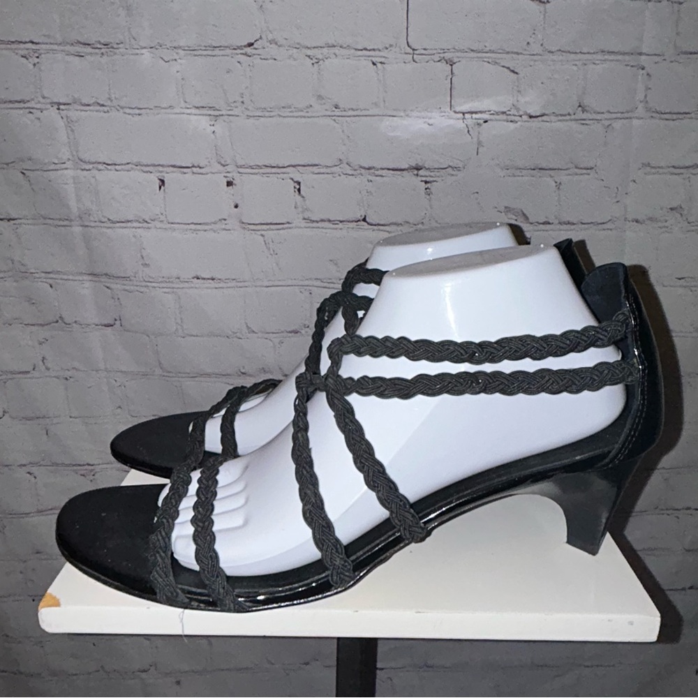 Donald J. Pliner‎ Runa strappy sandals size 11M